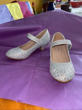 All Things Fabulous Silver Glitter Mary Jane Dress Shoes for Girls